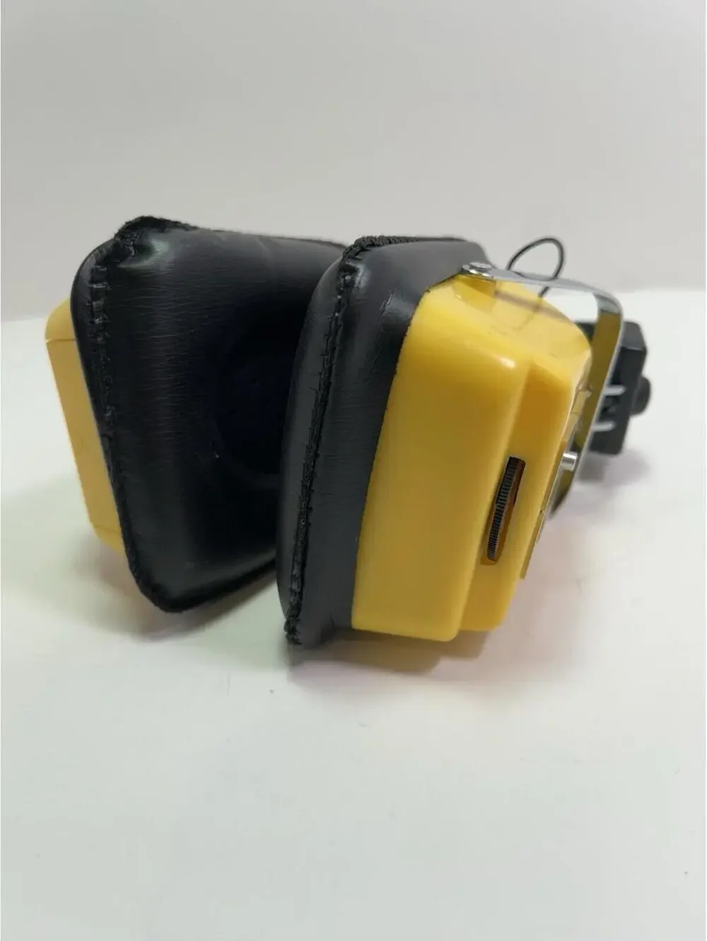 Vintage Gran Prix AM-FM Radio Yellow Headphones HP9000 Tested And Working 9-volt